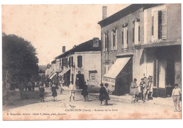 L'avenue de la Gare — V