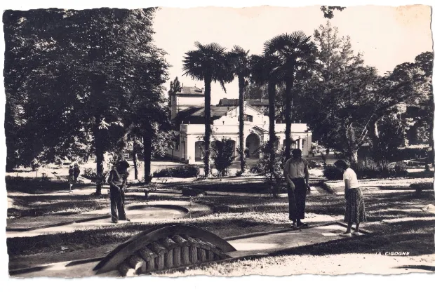 Les bains de boue et le minigolf