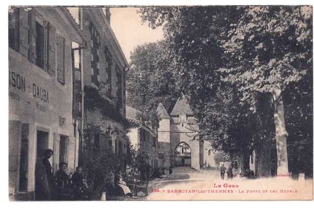 La porte et les hôtels
