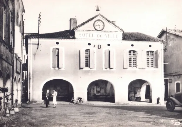 La mairie — II