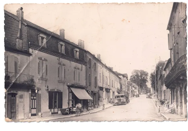 La rue principale de Cazaubon